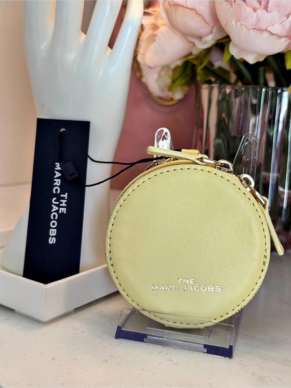 Gorgeous Marc Jacobs NWT pastel yellow Round Coin Pouch Mini Round Bag w chain - Picture 3 of 13